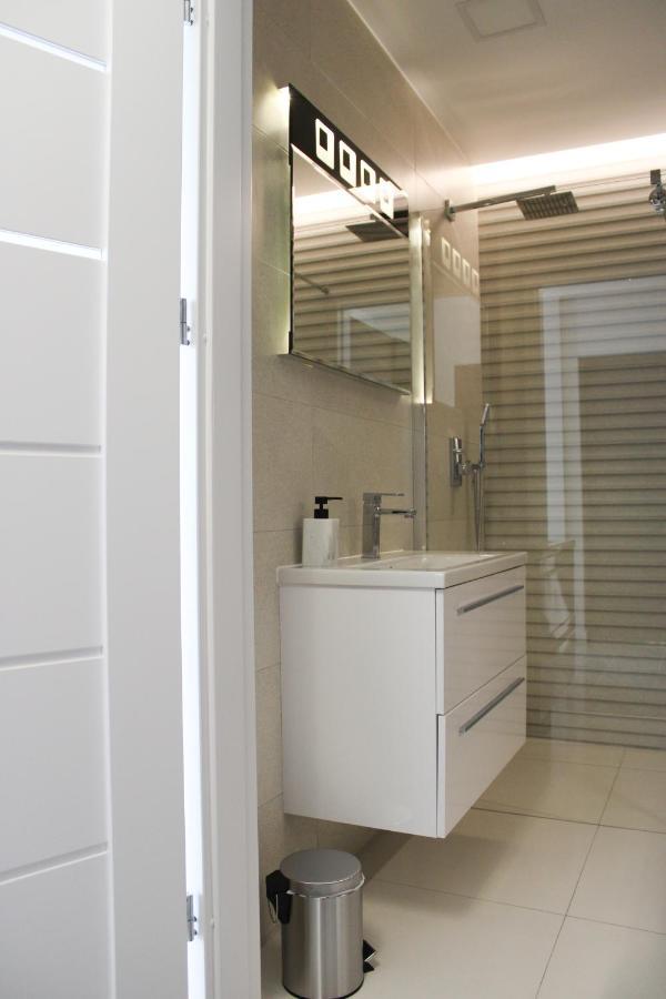 Apartament Black-Niska Z Garazem Podziemnym 凯尔采 外观 照片
